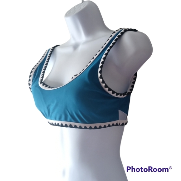 ROMWE Women's Embroidery Triangles Bikini Top . Size L. - Picture 4 of 10